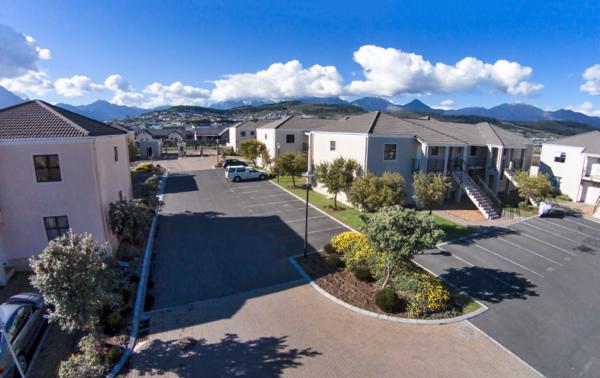 Apartment / Flat For Sale in Somerset West, Somerset West
